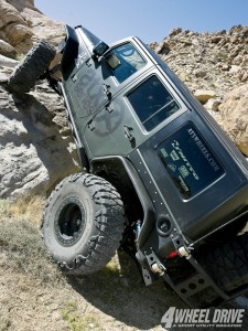 1103_4wd_06+2010_jeep_wrangler_JK_unlimited+rock_crawling