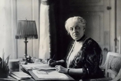 Picture of Carrie Chapman Catt siting at her desk